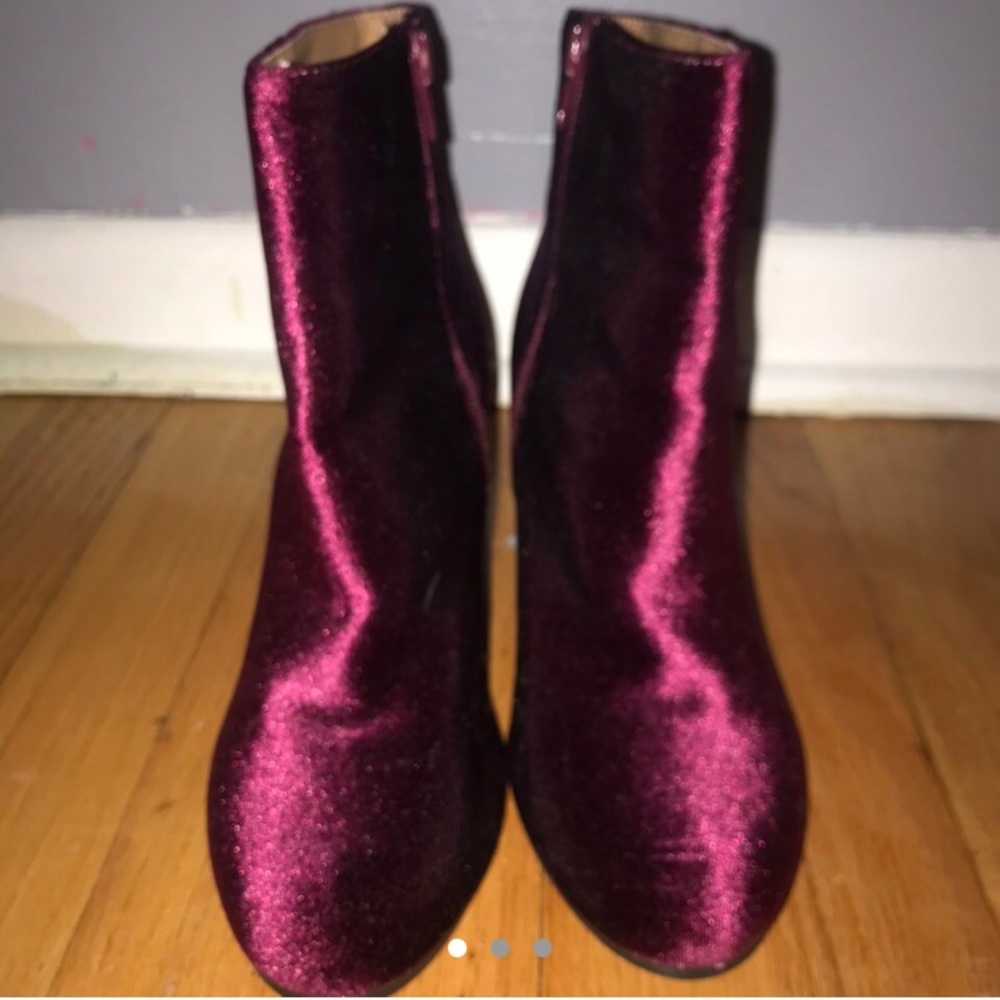 MAGENTA VELVET BOOTIES